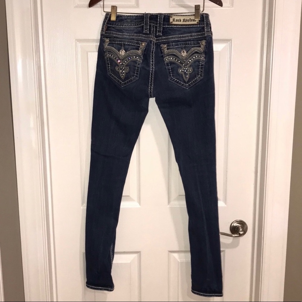 Rock Revival Medium Wash Skinny Jeans!!